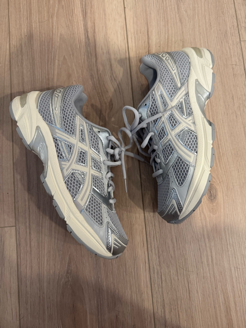 Asics Women's Sneakers in Light Gray and Cream